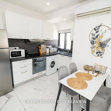 Lazuli & Seaview Apartment